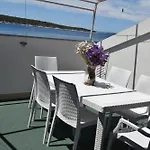 ゲストハウス And By The Sea Barbat, Rab - 4973 ラブ