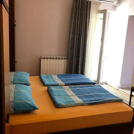 And By The Sea Barbat, Rab - 4973 3*