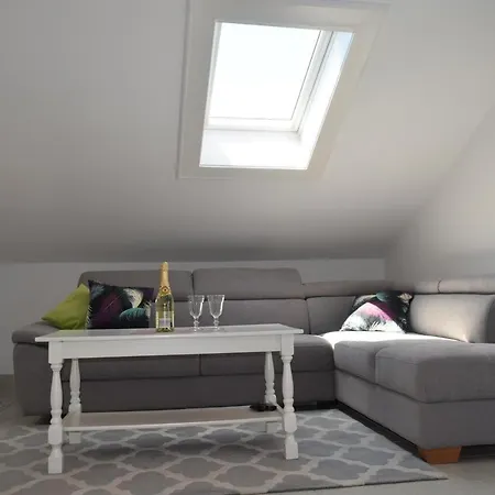 And By The Sea Barbat, Rab - 4973 Gasthuis