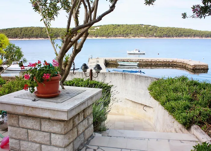 And By The Sea Barbat, Rab - 4973 3* Rab Town